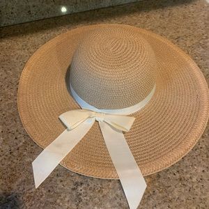 Wide brimmed hat